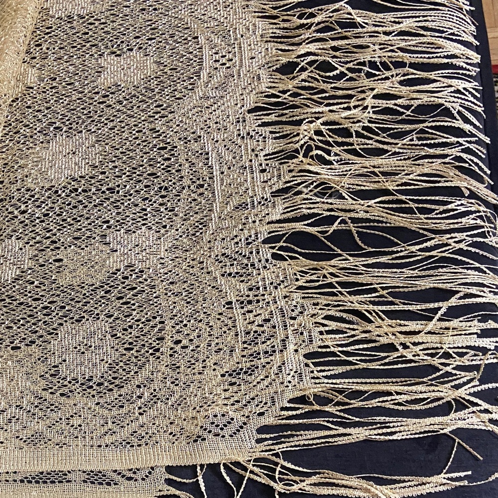 Elegant Cream Knit Shawl with Fringe - Picture 2 of 4
